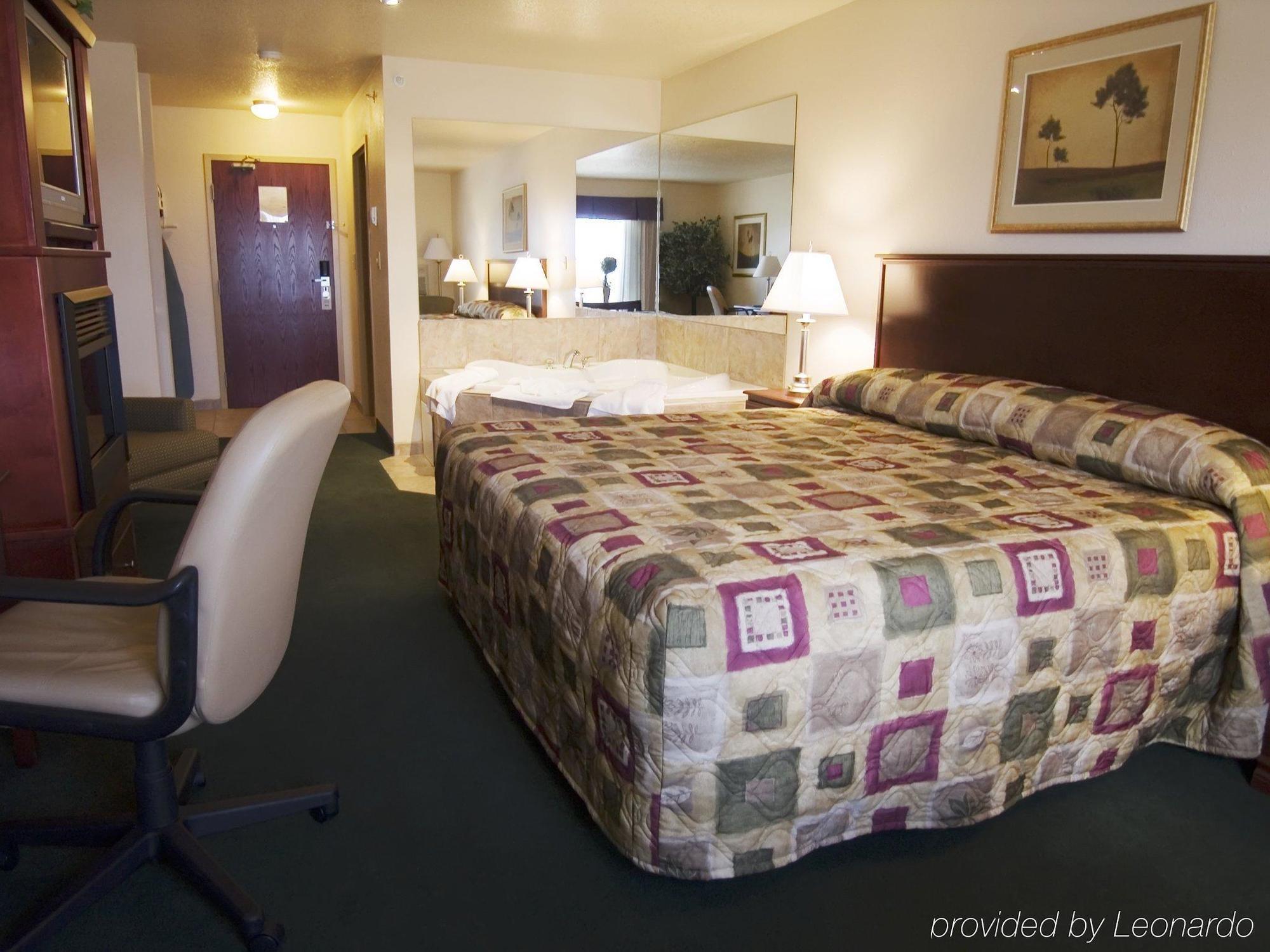 Grande Cache Inn & Suites Habitación foto