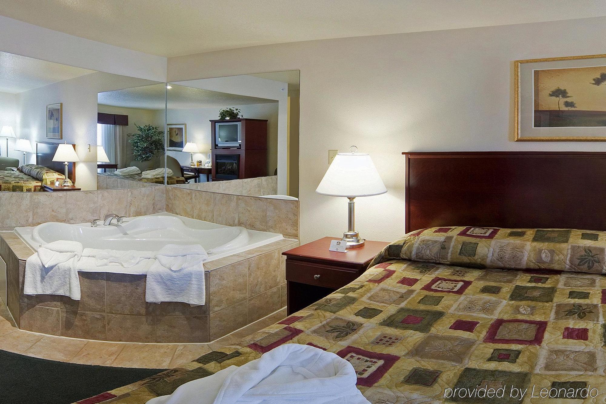 Grande Cache Inn & Suites Habitación foto