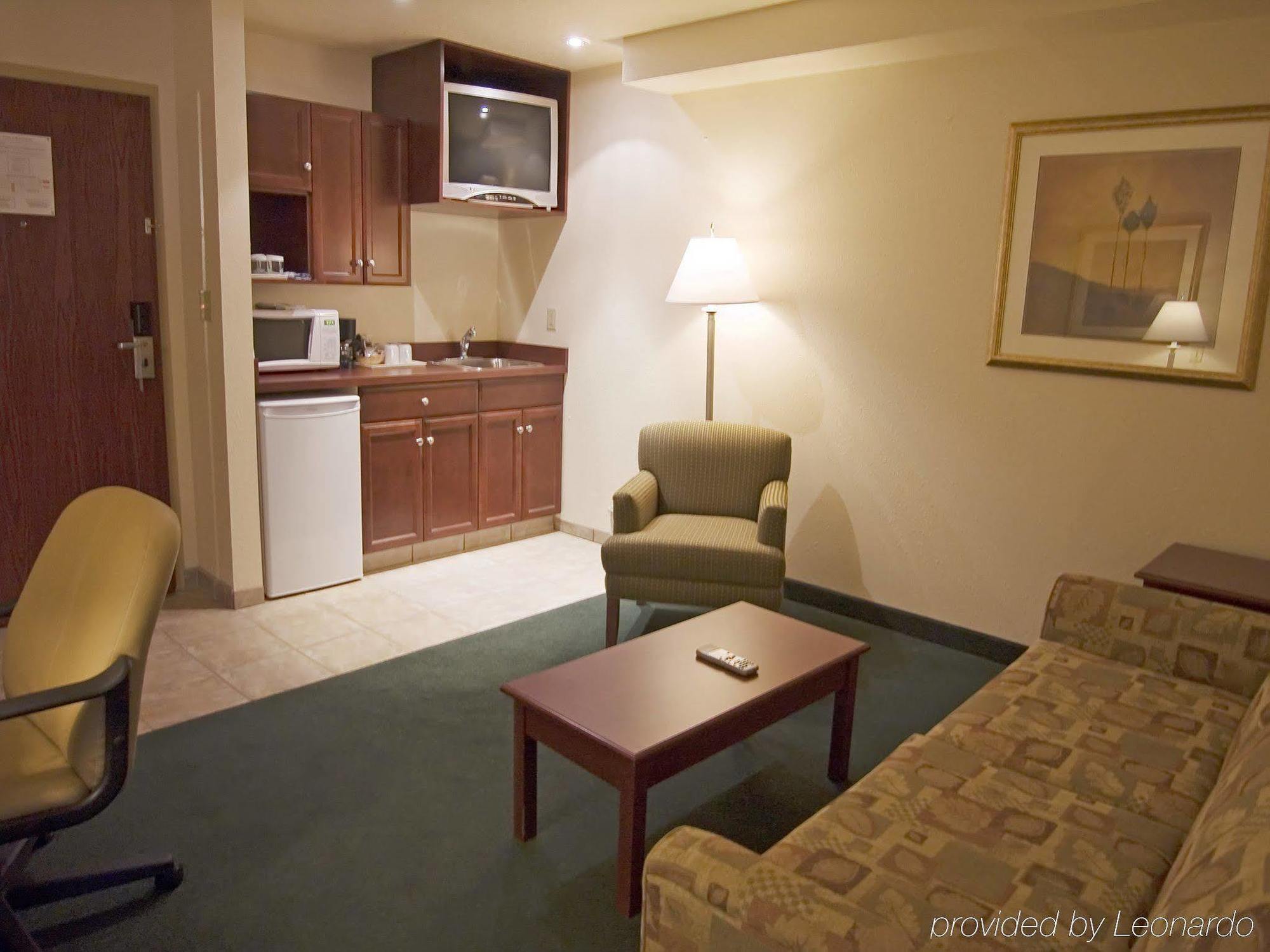 Grande Cache Inn & Suites Habitación foto